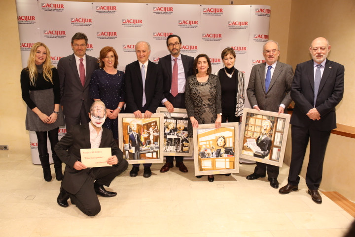 Foto de familia de los premiados y autoridades