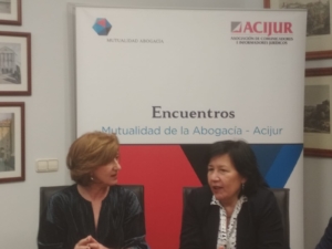 Patricia Rosety, presidenta de Acijur con Cristina Dexeus, presidenta de la asociación de Fiscales