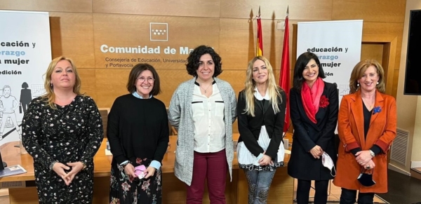 Foto de familia de la II Jornada 'Educación y liderazgo de la mujer' del Consejo Escolar de la Comunidad de Madrid