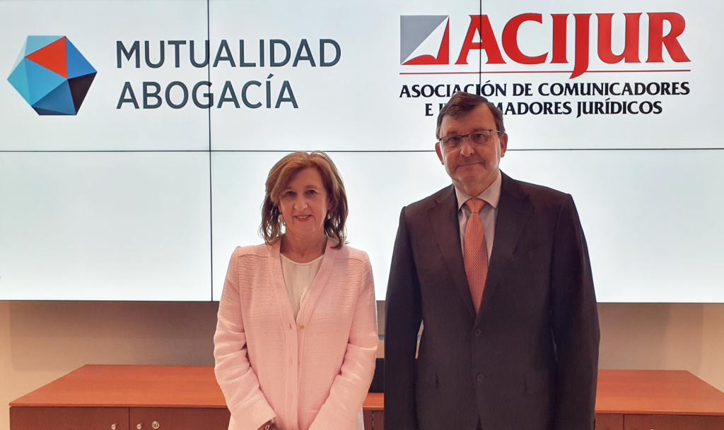 Patricia Rosety, presidenta de ACIJUR, y José Ángel Martínez Sanchiz, presidente del Consejo General del Notariado.