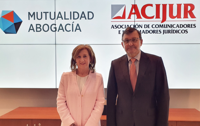 Patricia Rosety, presidenta de ACIJUR, y José Ángel Martínez Sanchiz, presidente del Consejo General del Notariado.