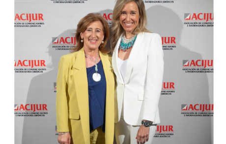 Patricia Rosety, presidenta de ACIJUR, y Marlén Estévez, premio Puñetas de Bronce en nombre de Women in a Legal World