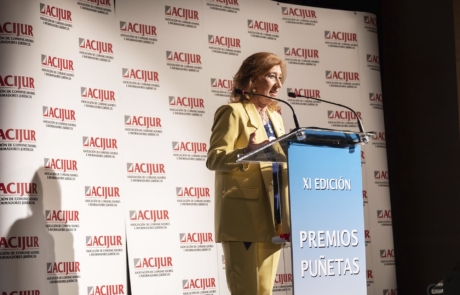 Patricia Rosety, presidenta de ACIJUR, durante su intervención en la clausura del acto de los XI Premios Puñetas