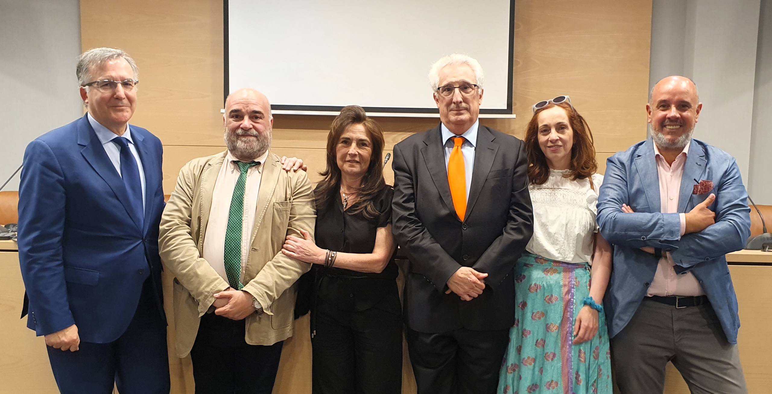 Candidatos electos a la Junta directiva. De izda. a dcha., Carlos Berbell, Carlos Capa, Marisol Gálvez, Xavier Gil, Patricia Esteban y Carlos Lamadrid