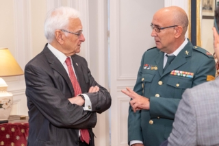 Francisco Muro y el guardia civil Reyes Benítez, Premio Puñetas Periféricas